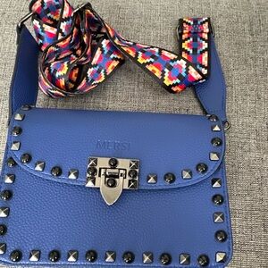 Crossbody Bag

Brand : Merci 

Colors: Blue 
 
Condition: used good condition